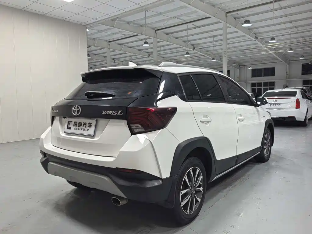 Toyota Yaris L — фото 4