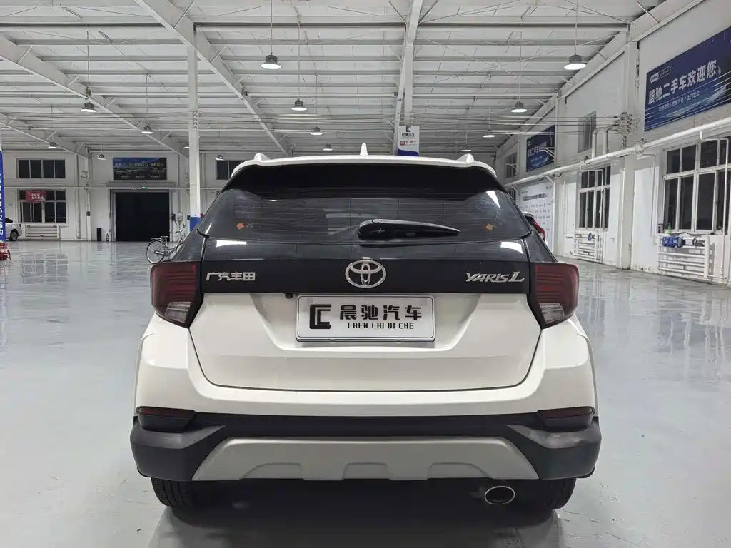 Toyota Yaris L — фото 5