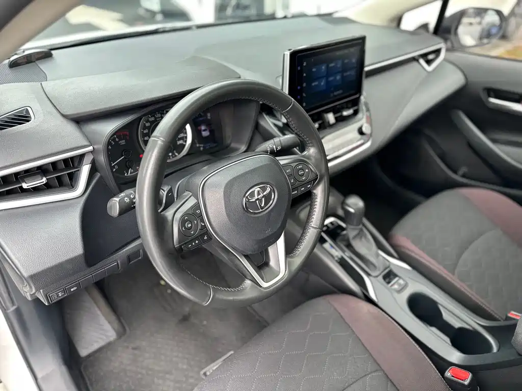 Toyota Corolla — фото 7