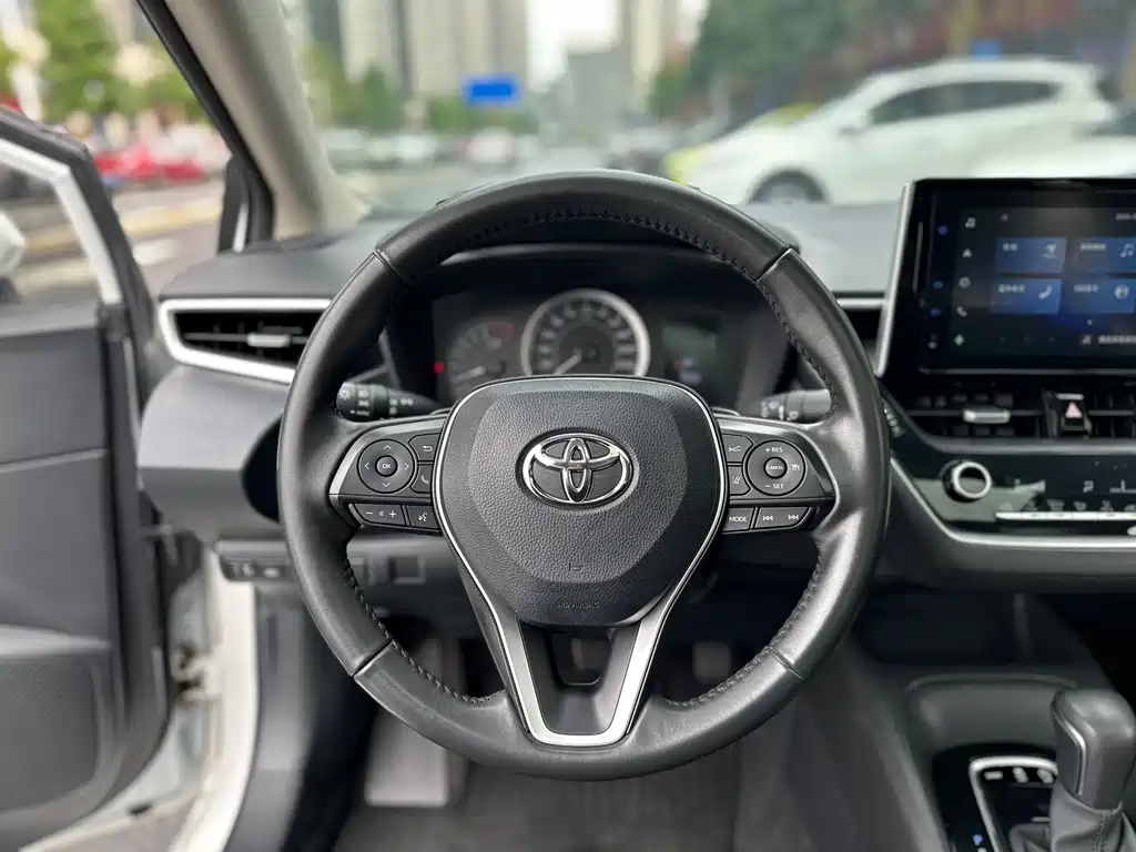 Toyota Corolla — фото 8