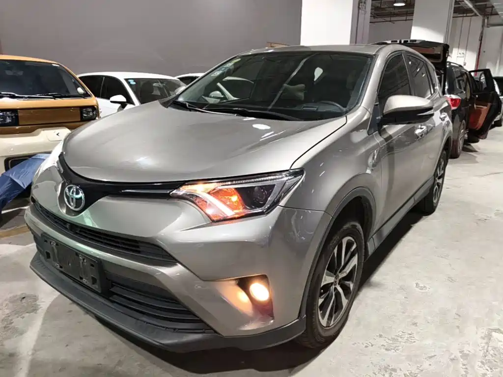 Toyota RAV4 — фото 2