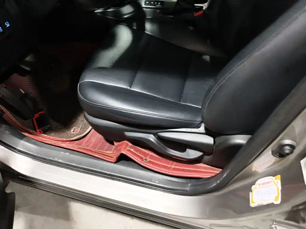 Toyota RAV4 — фото 15
