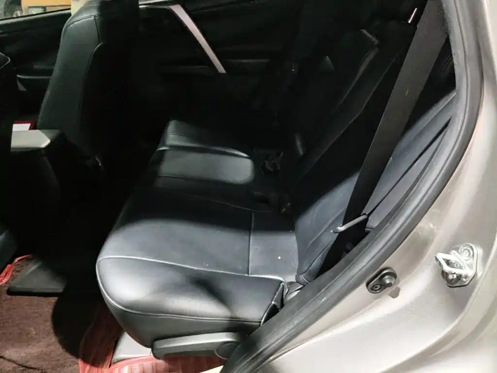 Toyota RAV4 — фото 17