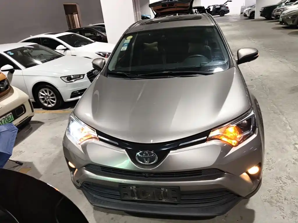 Toyota RAV4 — фото 3