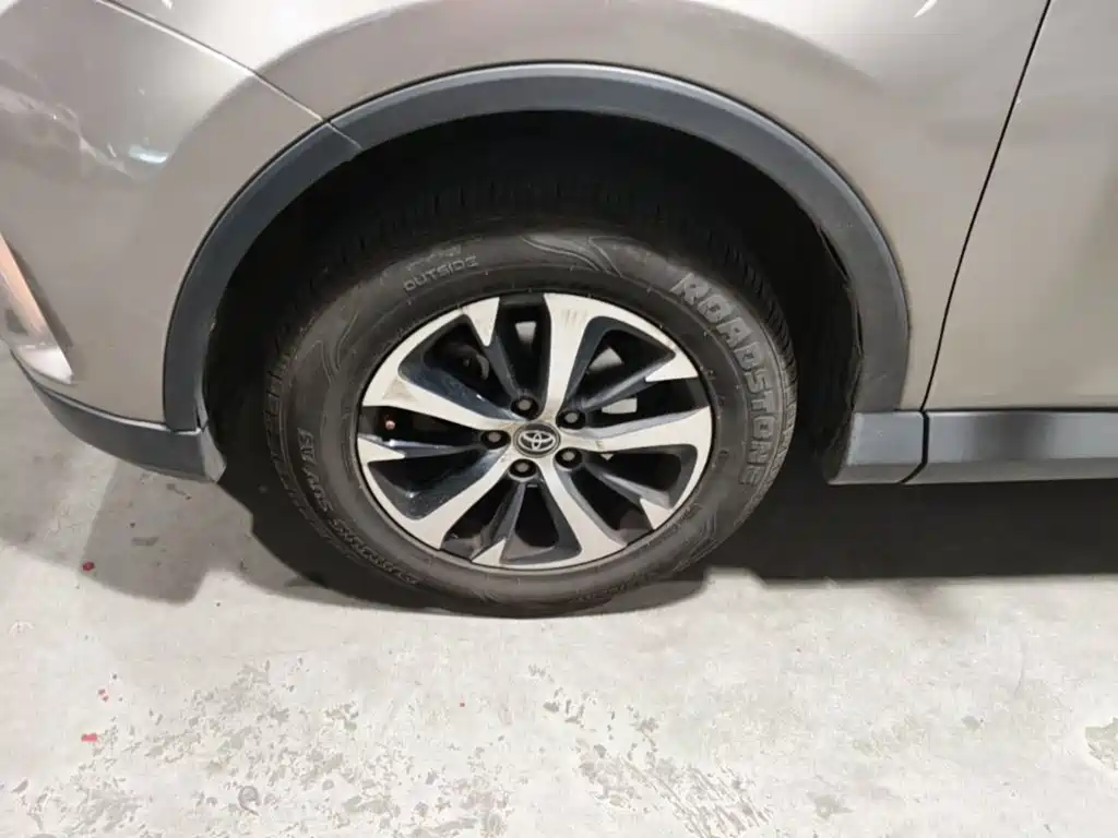 Toyota RAV4 — фото 23