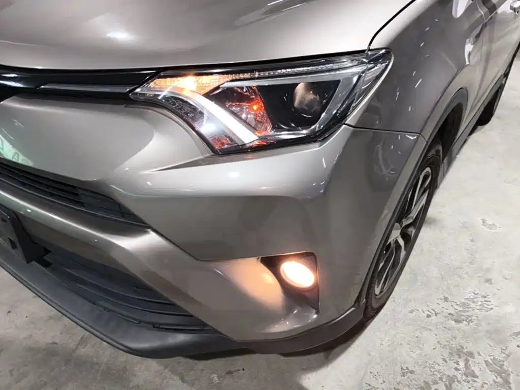 Toyota RAV4 — фото 24