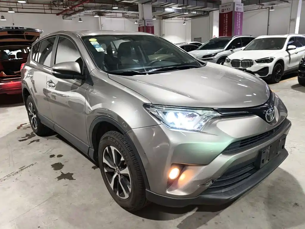 Toyota RAV4 — фото 4