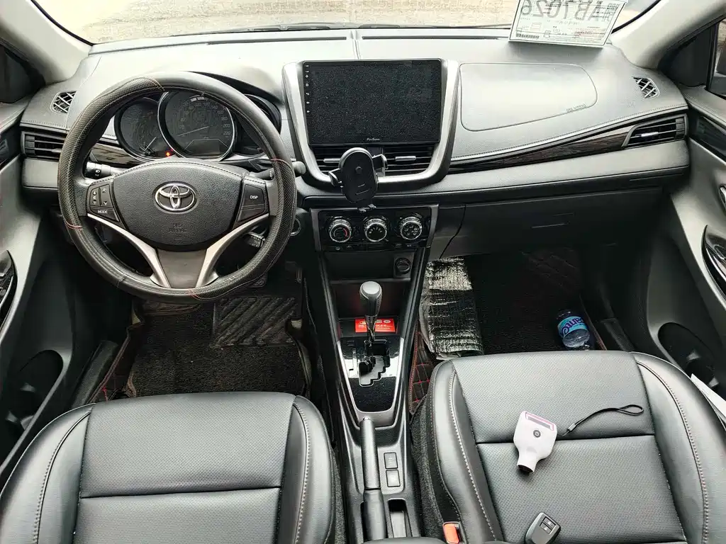 Toyota Yaris L — фото 7