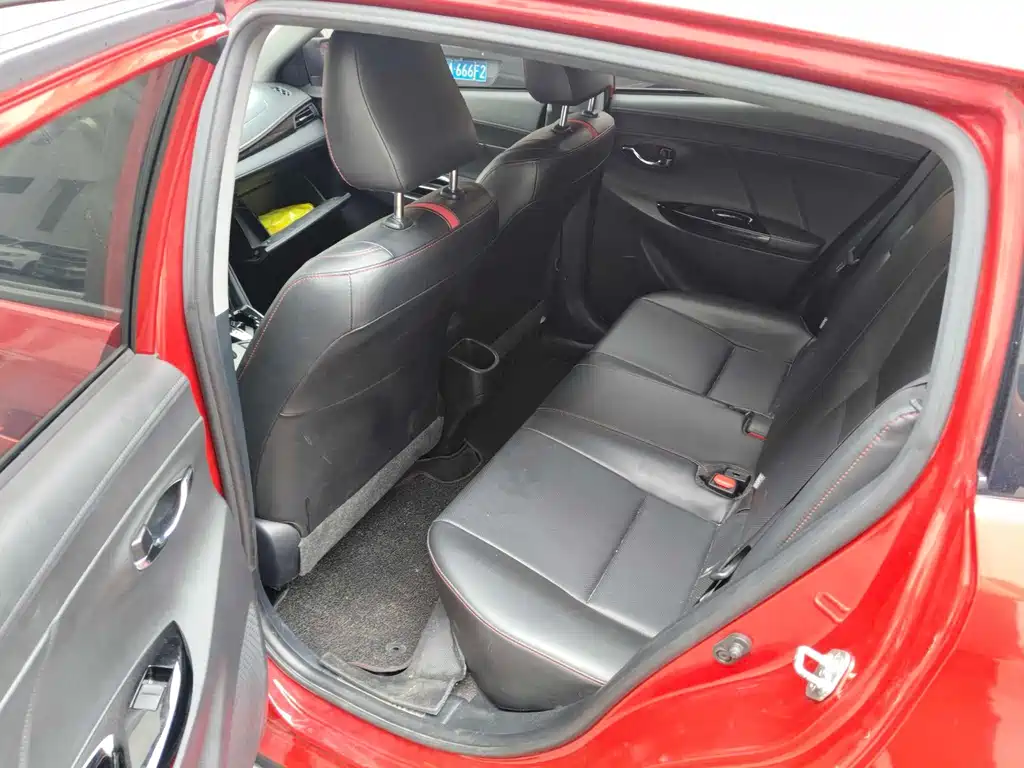Toyota Yaris L — фото 9