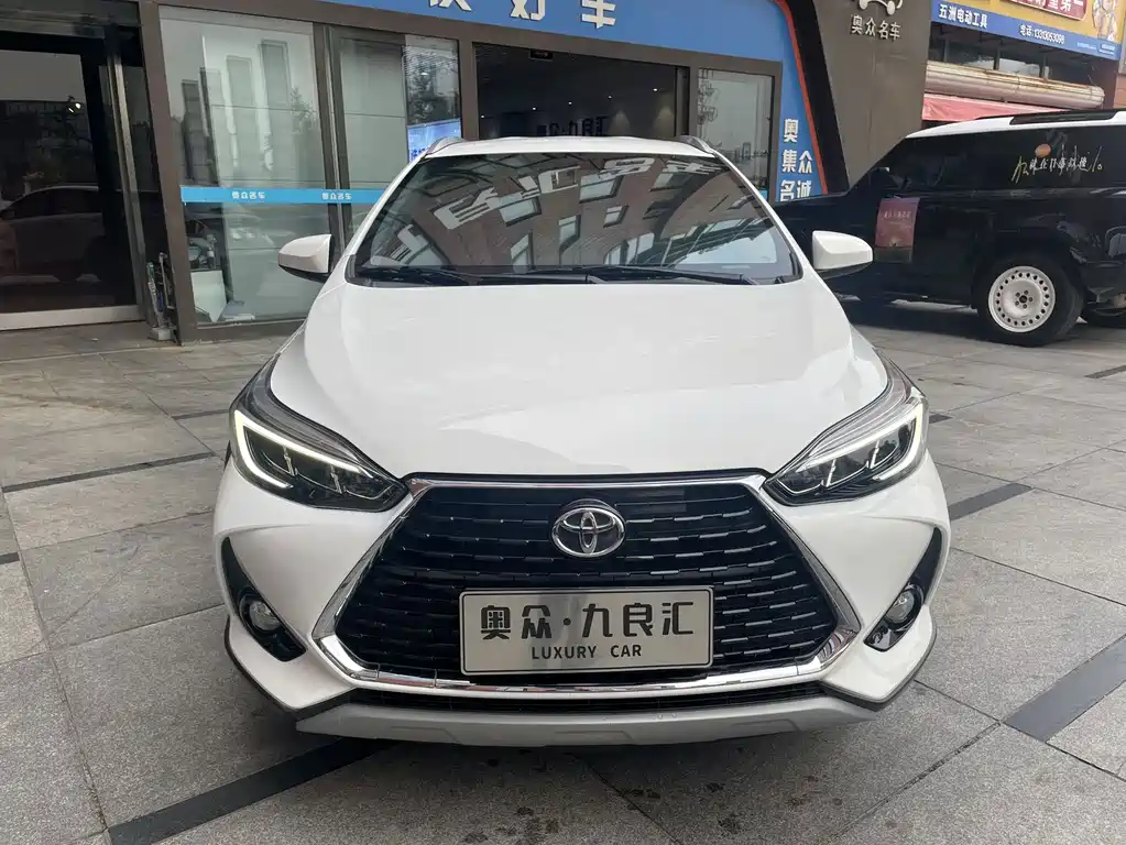 Toyota Yaris L — фото 2