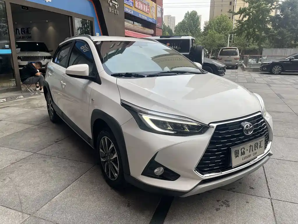 Toyota Yaris L — фото 3