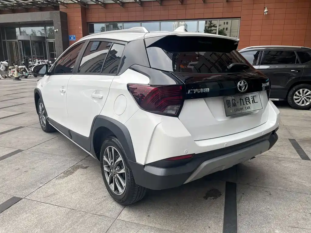 Toyota Yaris L — фото 8