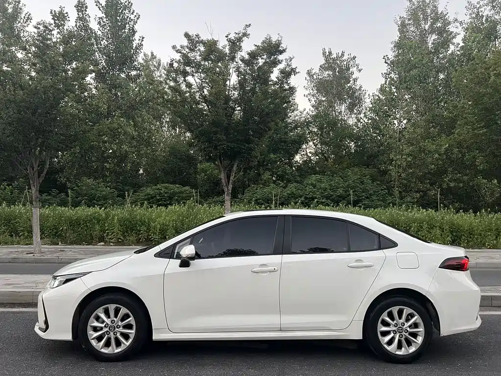 Toyota Corolla — фото 4