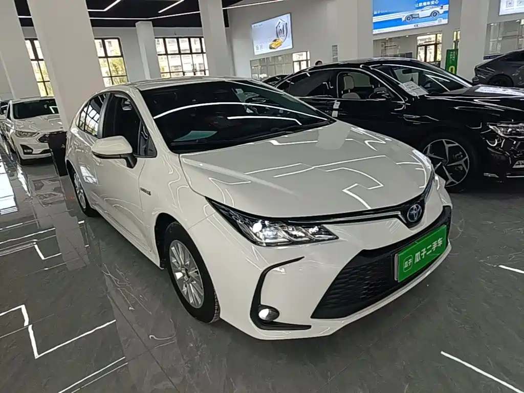 Toyota Corolla — фото 4
