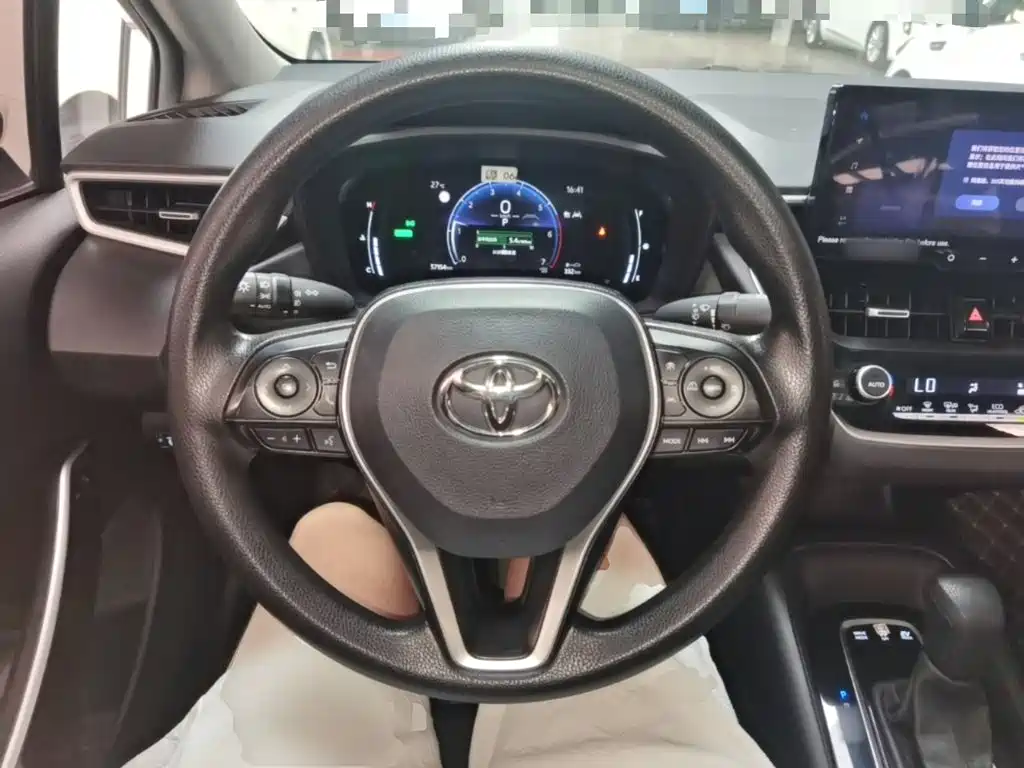 Toyota Corolla — фото 11