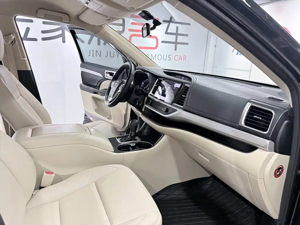 Toyota Highlander — фото 17