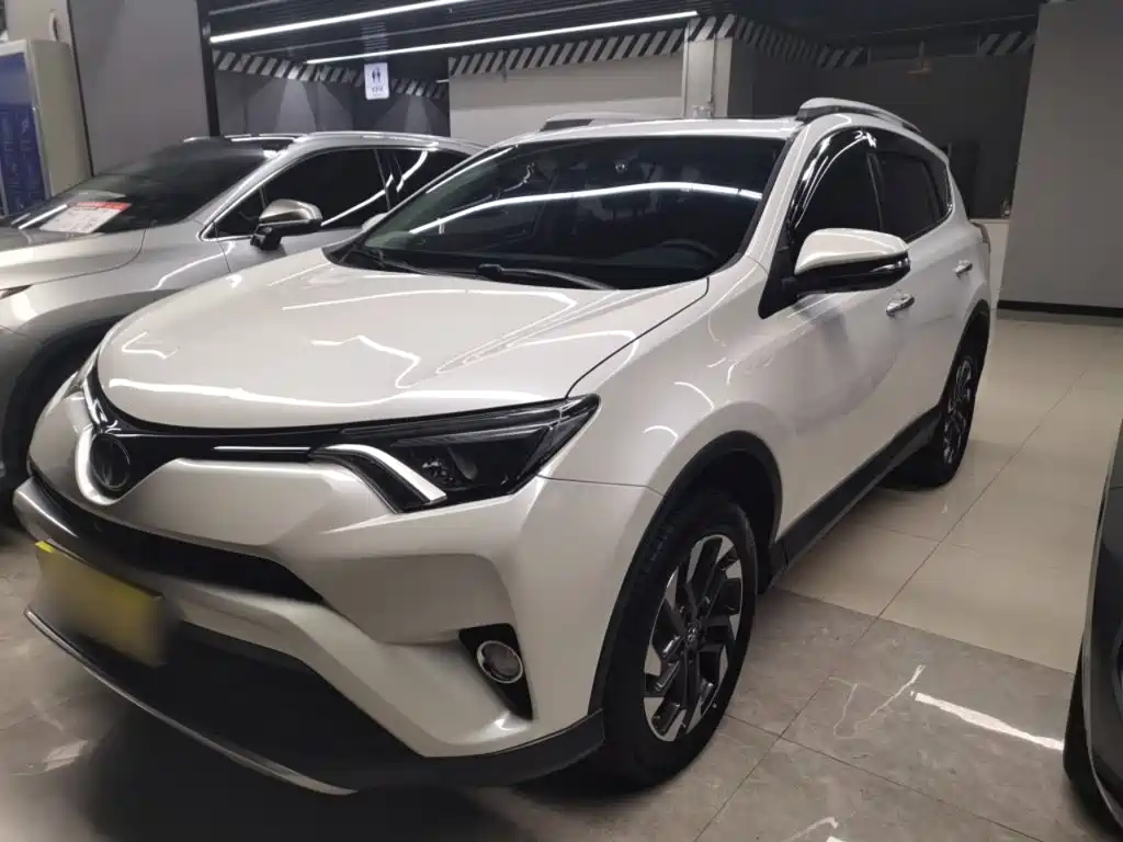 Toyota RAV4 — фото 2