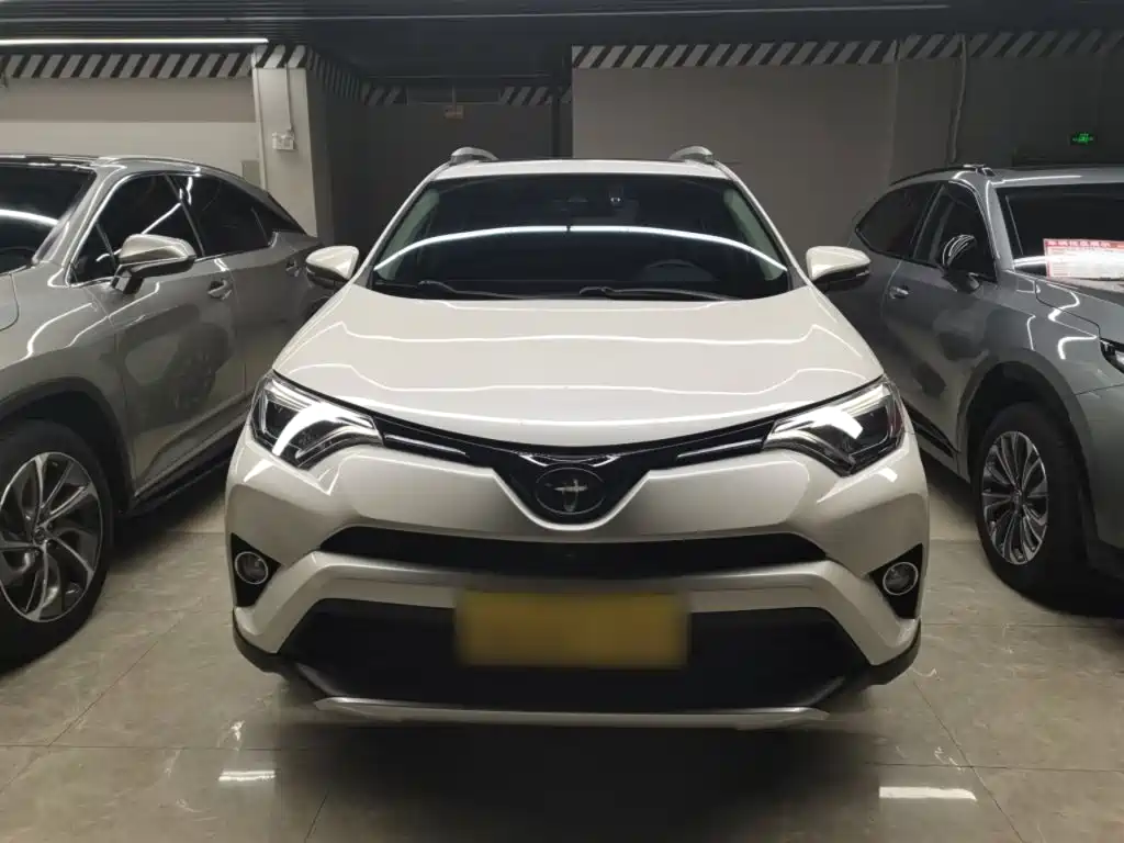 Toyota RAV4 — фото 3