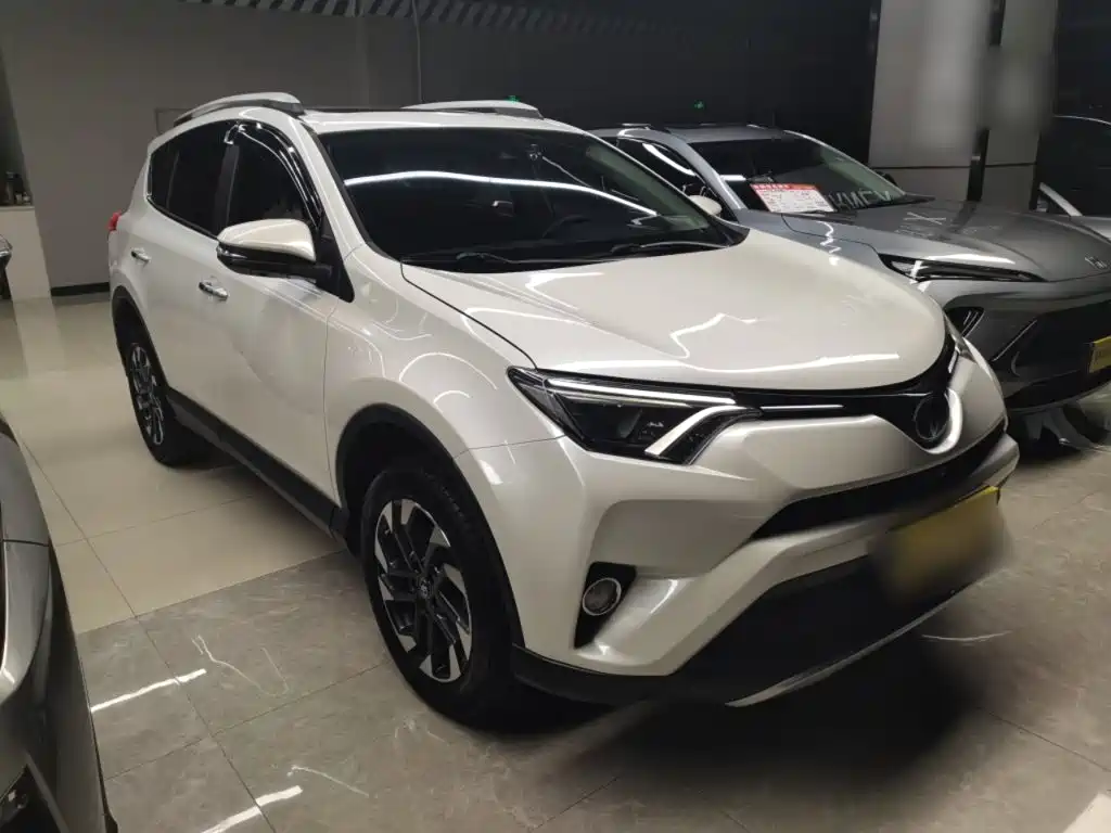 Toyota RAV4 — фото 4