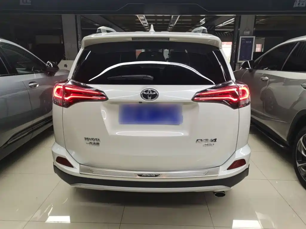 Toyota RAV4 — фото 6