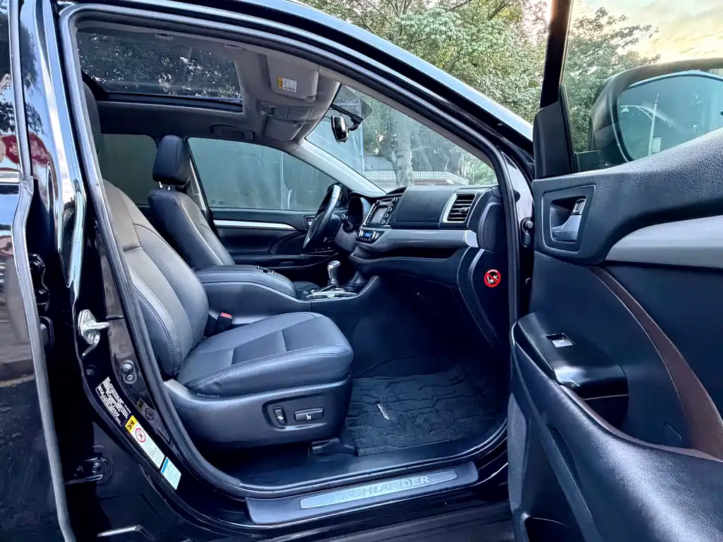 Toyota Highlander — фото 17