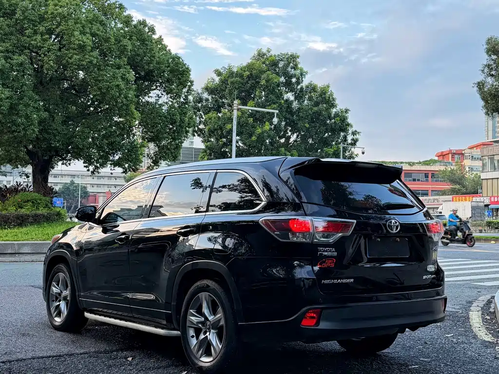 Toyota Highlander — фото 5