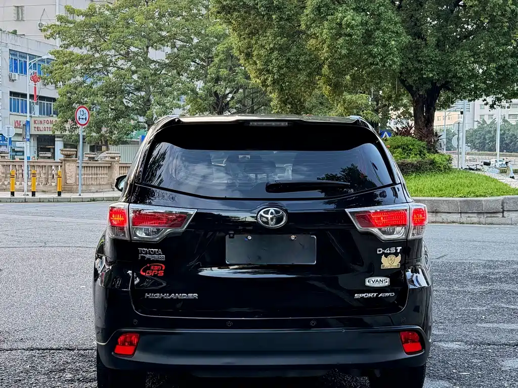 Toyota Highlander — фото 6