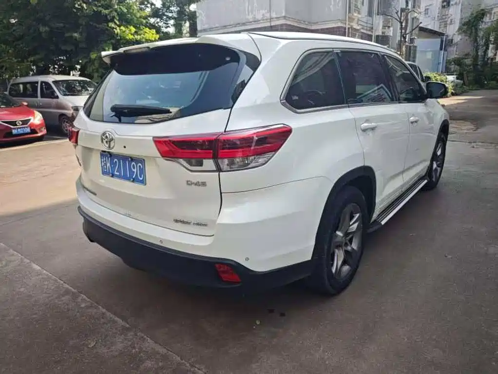 Toyota Highlander — фото 4