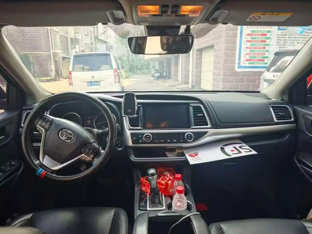 Toyota Highlander — фото 10