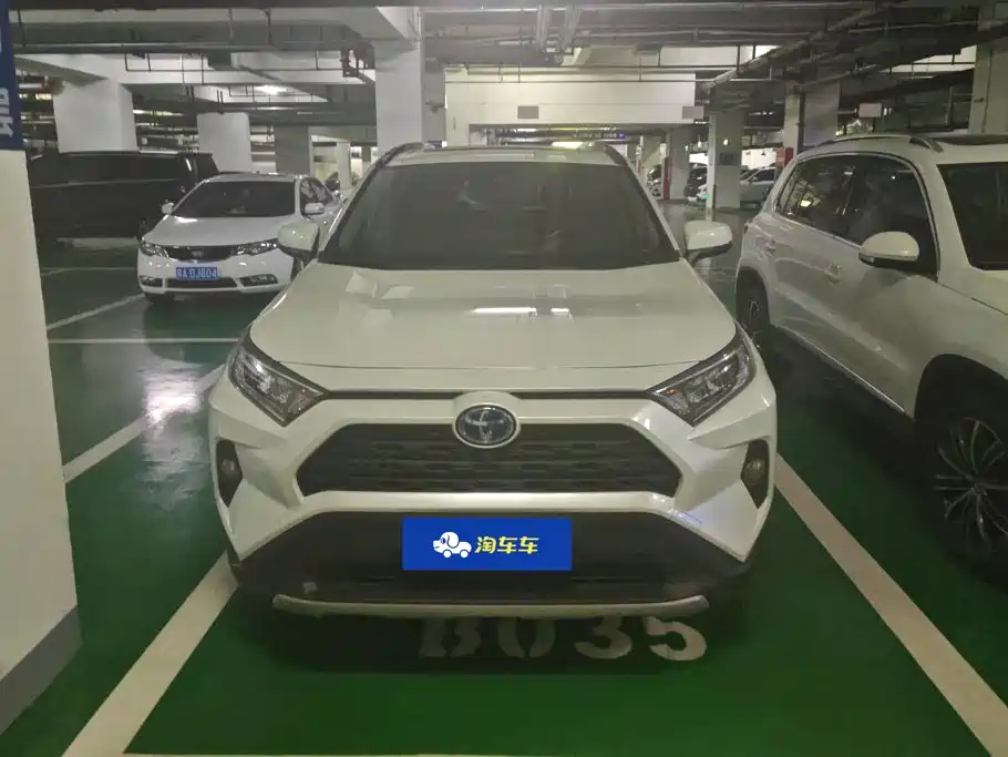 Toyota RAV4 — фото 2