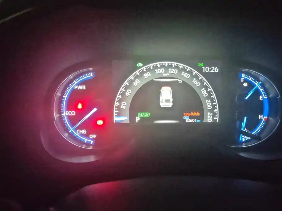 Toyota RAV4 — фото 14