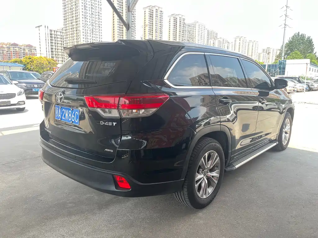 Toyota Highlander — фото 10