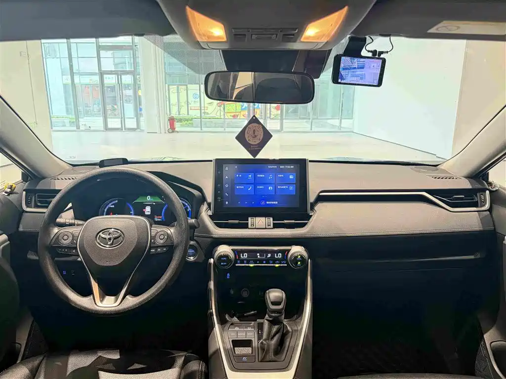 Toyota RAV4 — фото 5