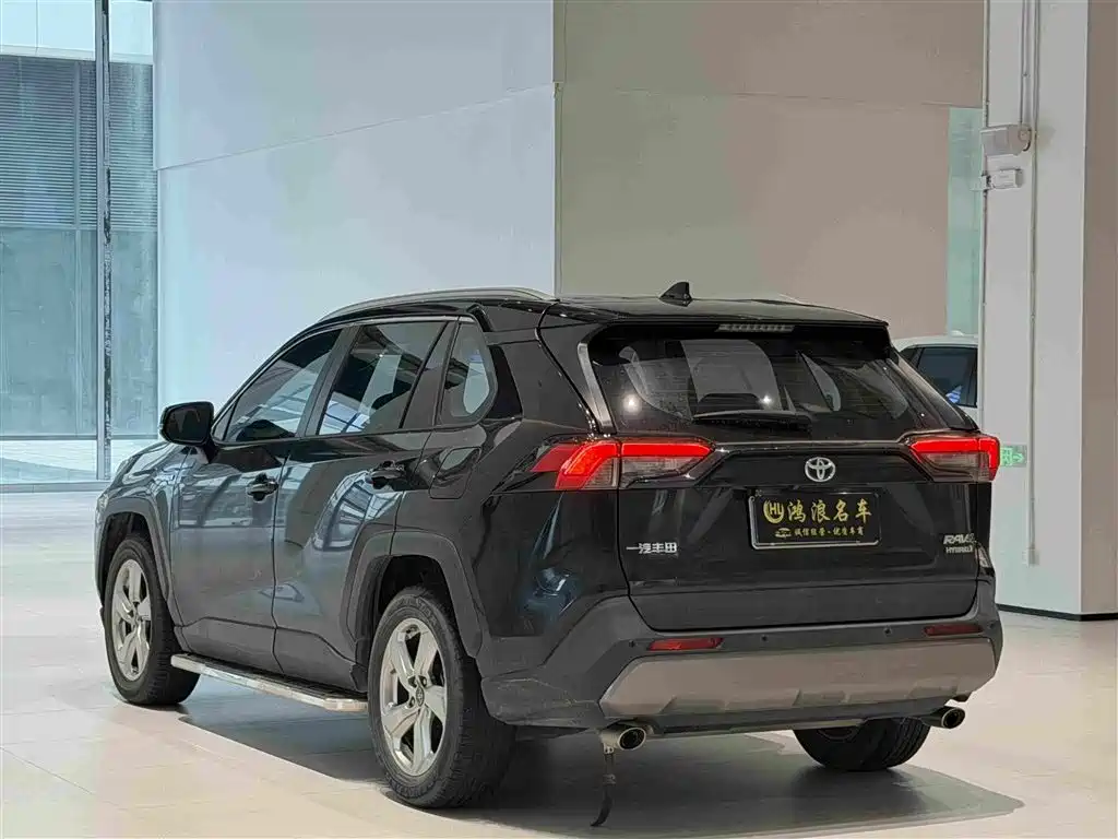Toyota RAV4 — фото 9