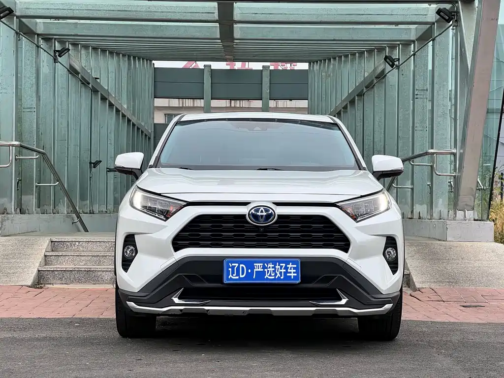 Toyota RAV4 — фото 2