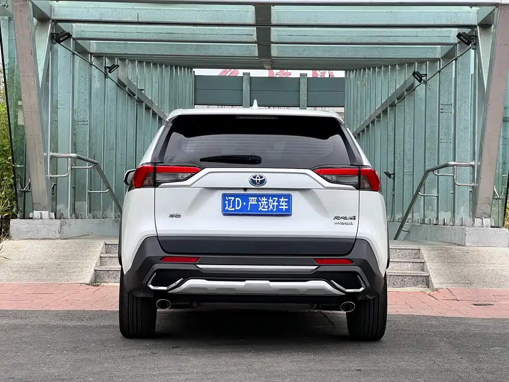 Toyota RAV4 — фото 5