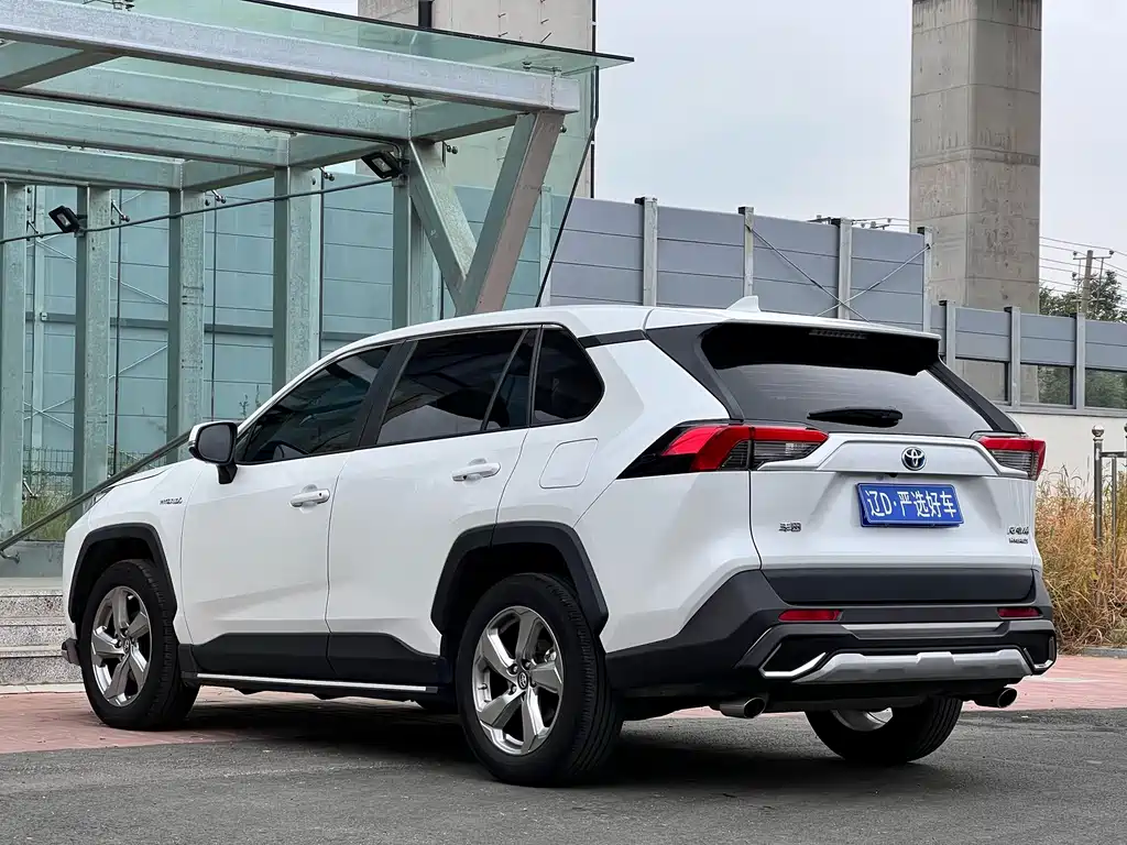 Toyota RAV4 — фото 6