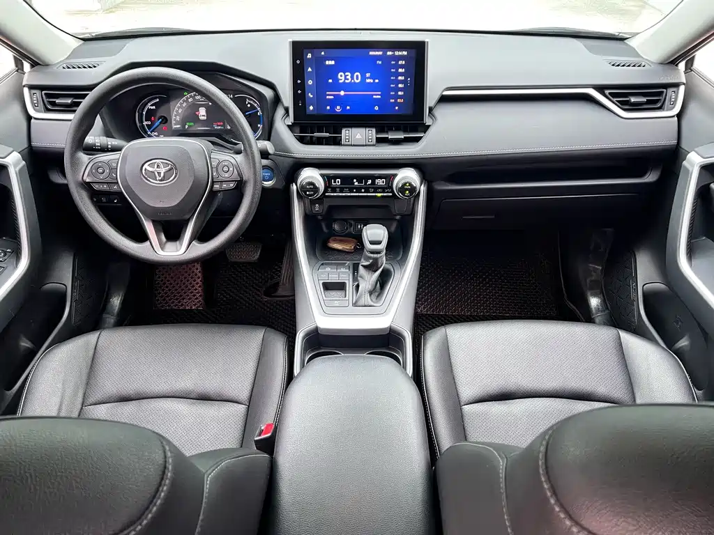 Toyota RAV4 — фото 8