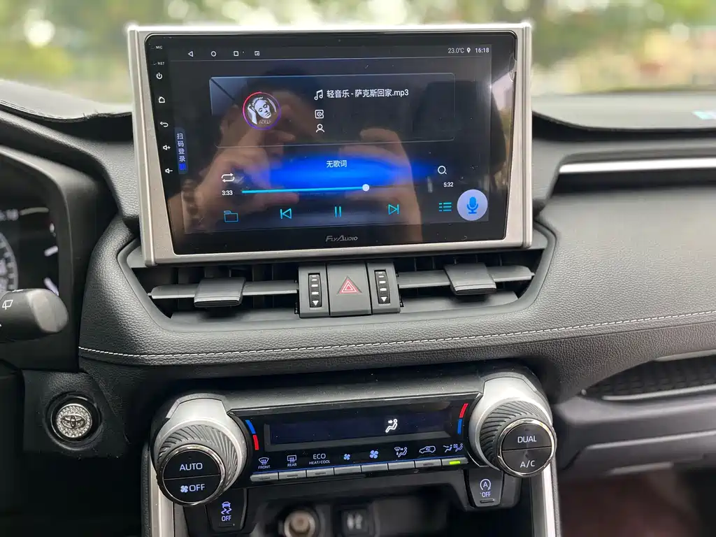 Toyota RAV4 — фото 13