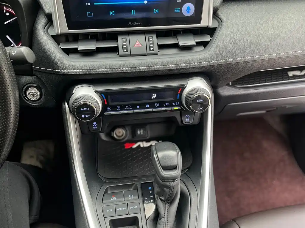 Toyota RAV4 — фото 14