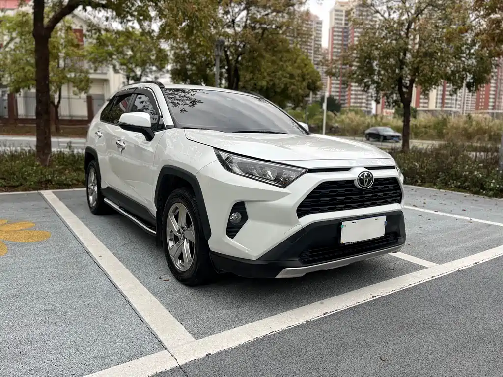 Toyota RAV4 — фото 3