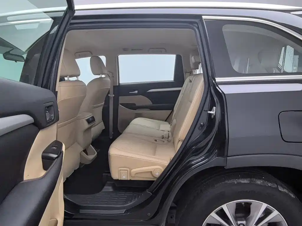 Toyota Highlander — фото 15