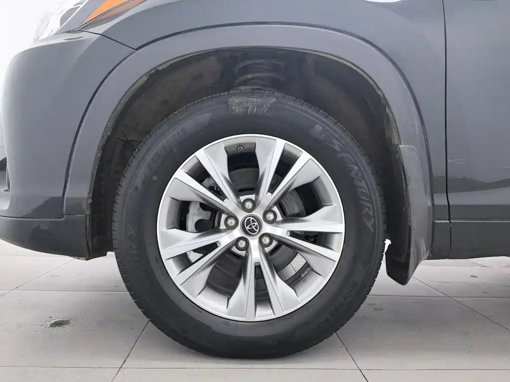Toyota Highlander — фото 17