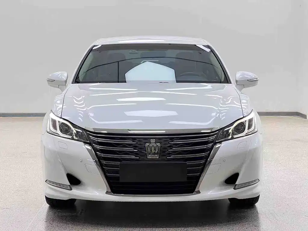 Toyota Crown — фото 2