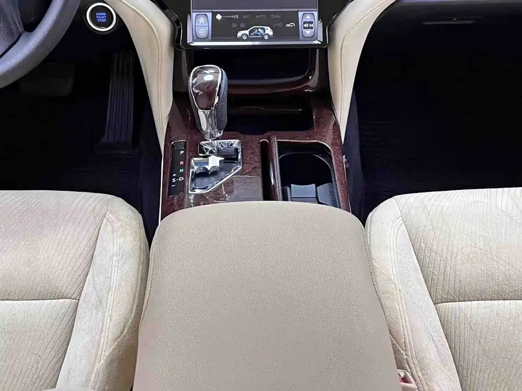 Toyota Crown — фото 18