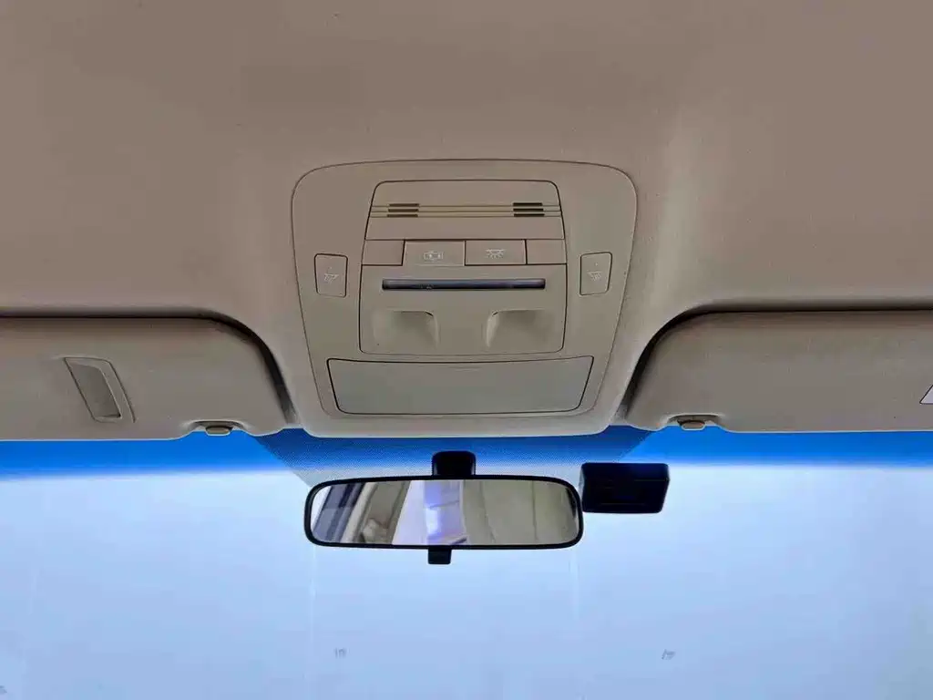 Toyota Crown — фото 19