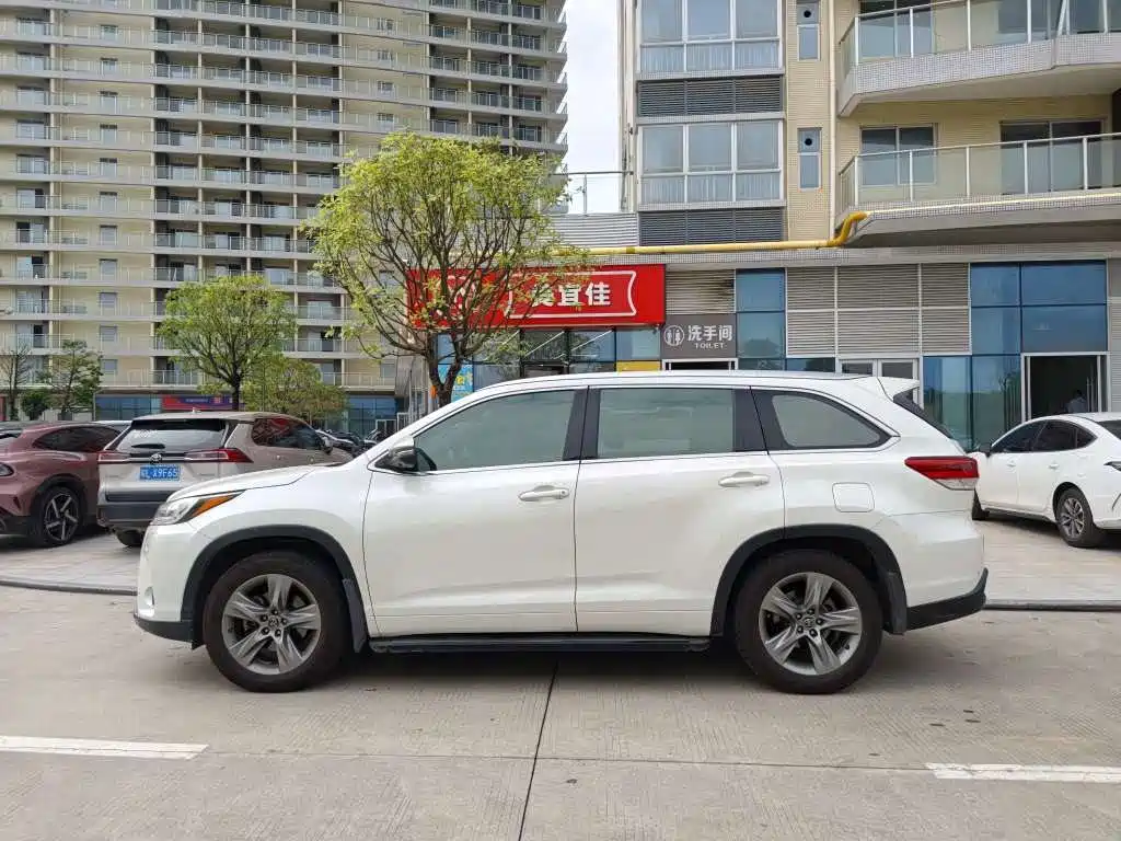 Toyota Highlander — фото 3