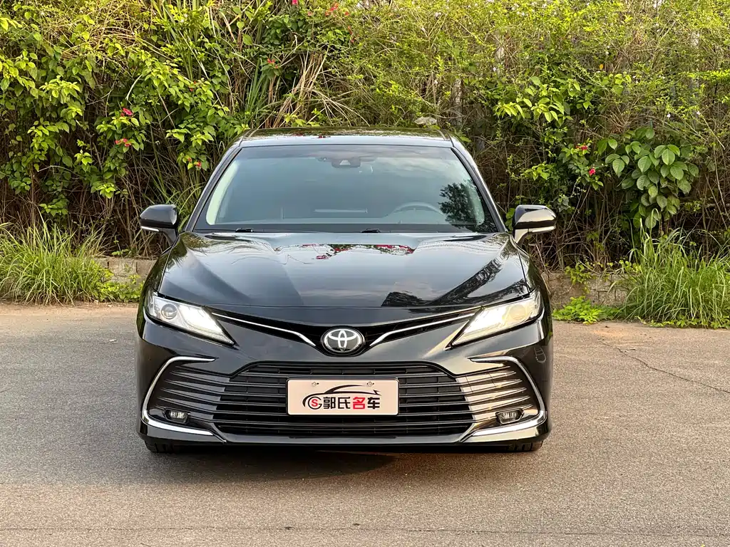 Toyota Camry — фото 2
