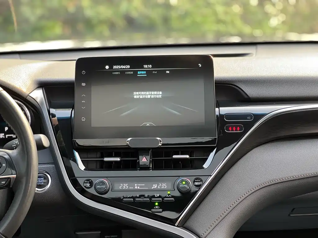Toyota Camry — фото 14