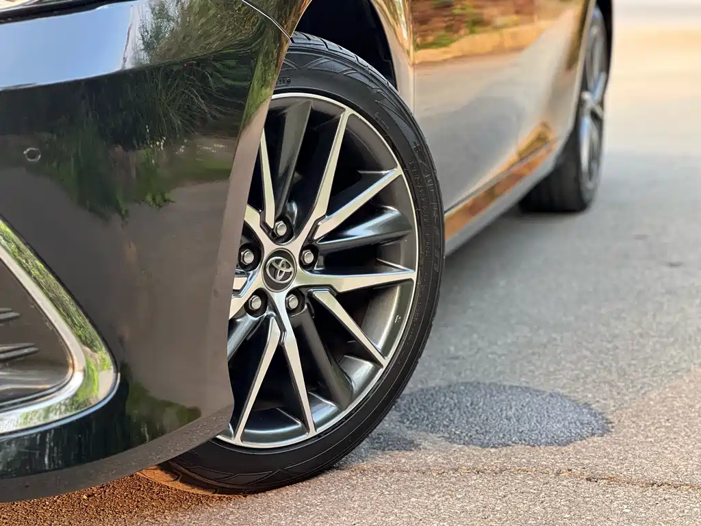 Toyota Camry — фото 17
